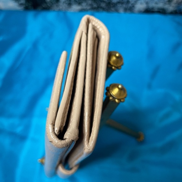 Gucci Gold and Cream Full Wallet with Signature GG Monogram VGC - Picture 6 of 15